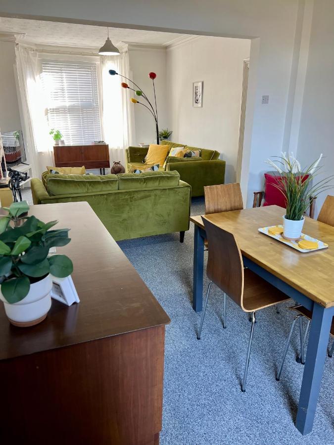 Contemporary 2 Bedroom Victorian Town House - Sleeps Up To 6 Kimberley  Exterior photo